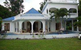 By The Sea Vacation Home And Villa Port Antonio