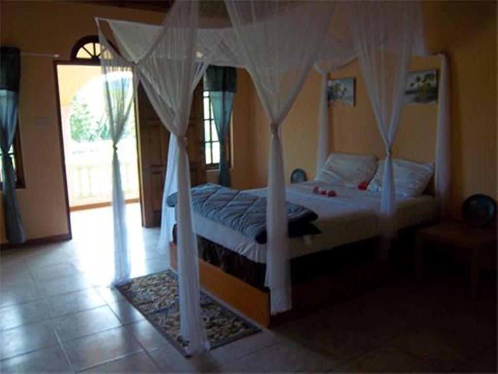 By The Sea Vacation Home And Villa Port Antonio Room photo