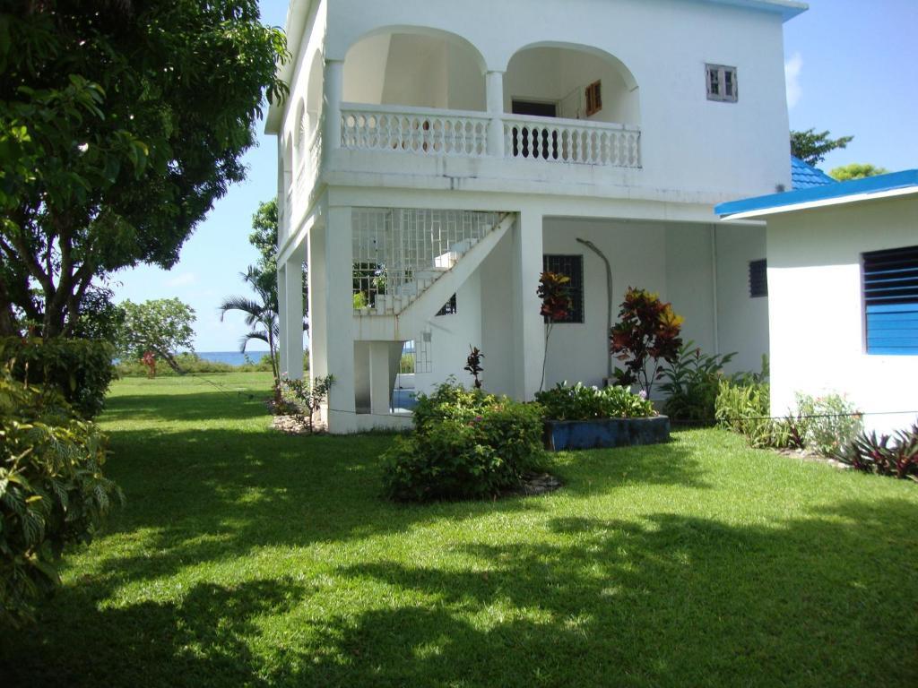 By The Sea Vacation Home And Villa Port Antonio Room photo