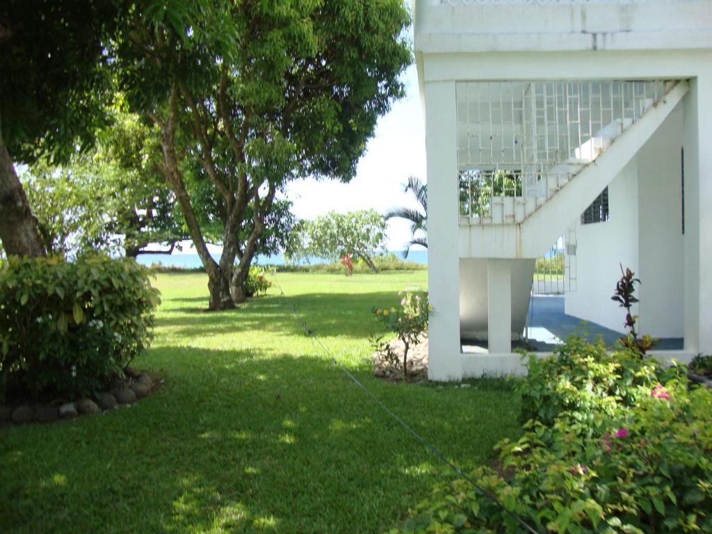 By The Sea Vacation Home And Villa Port Antonio Room photo