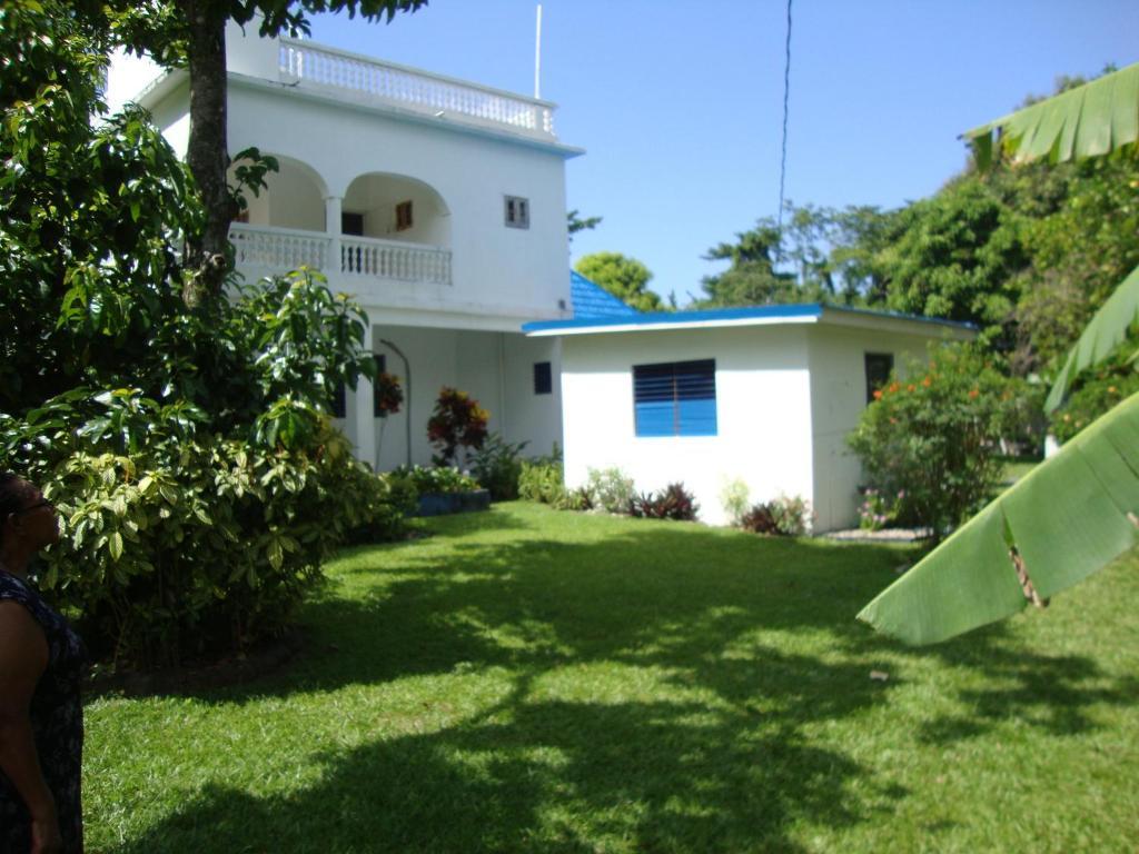 By The Sea Vacation Home And Villa Port Antonio Room photo