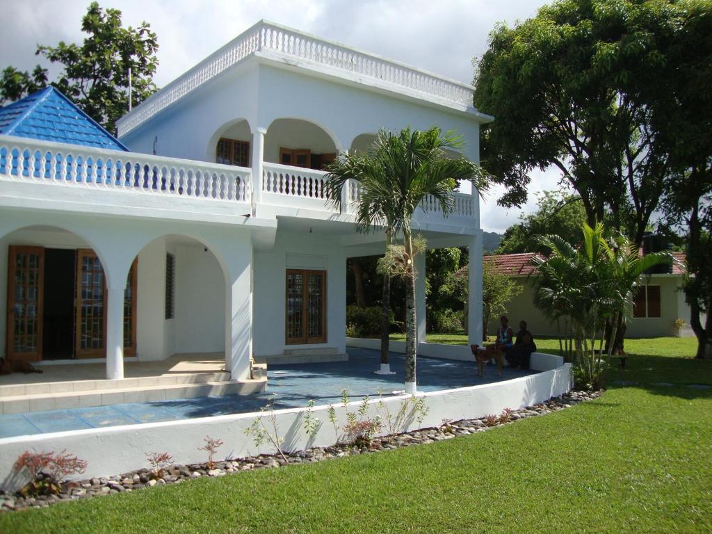 By The Sea Vacation Home And Villa Port Antonio Room photo