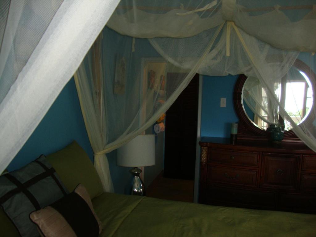 By The Sea Vacation Home And Villa Port Antonio Room photo