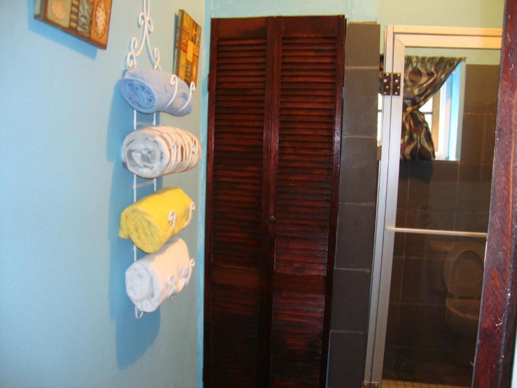 By The Sea Vacation Home And Villa Port Antonio Room photo