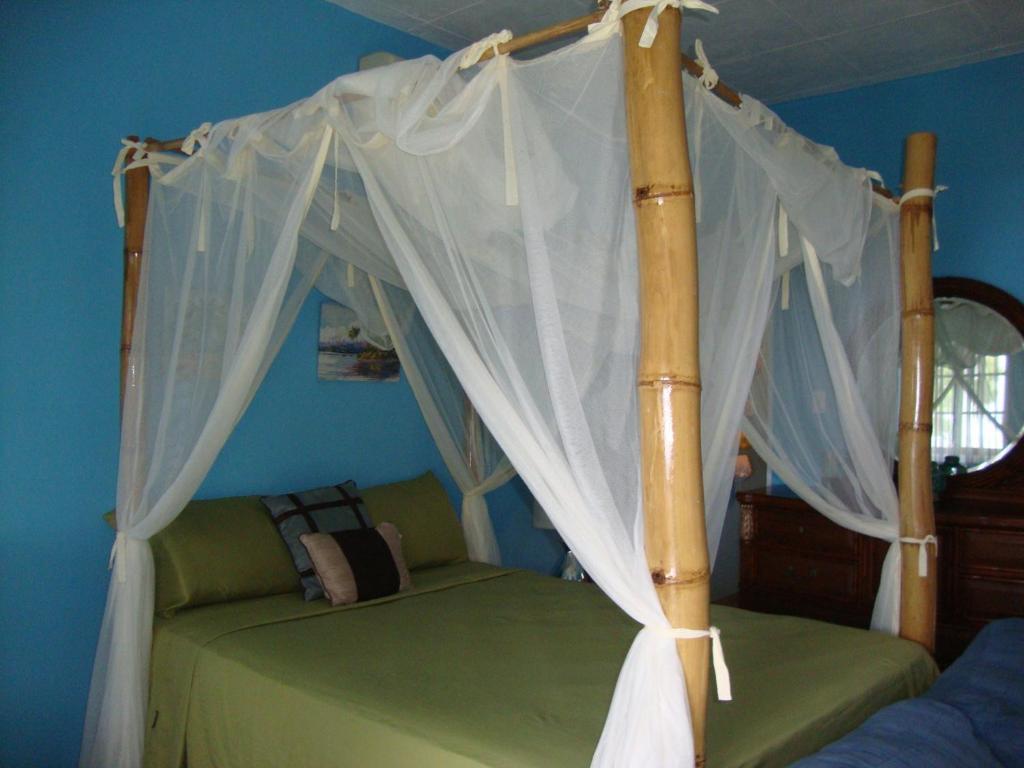 By The Sea Vacation Home And Villa Port Antonio Room photo