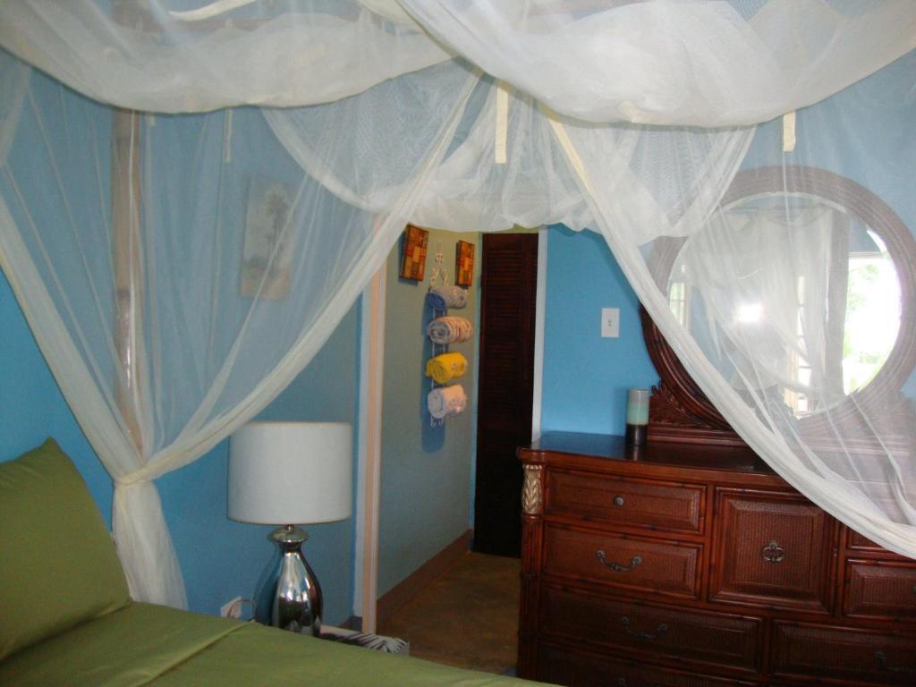 By The Sea Vacation Home And Villa Port Antonio Room photo